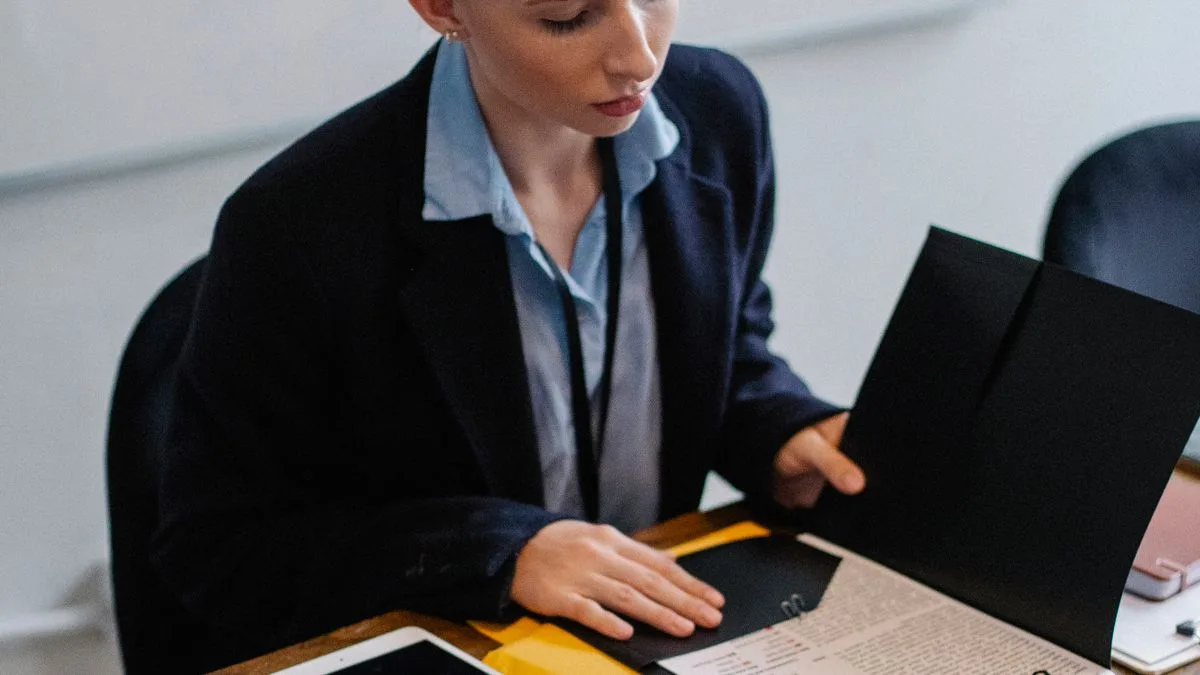 Dossier professionnel sur table — certificat musique libre de droits