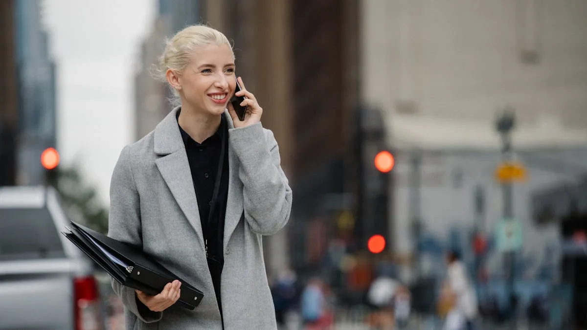 Professionnelle au téléphone — répondeur d'entreprise