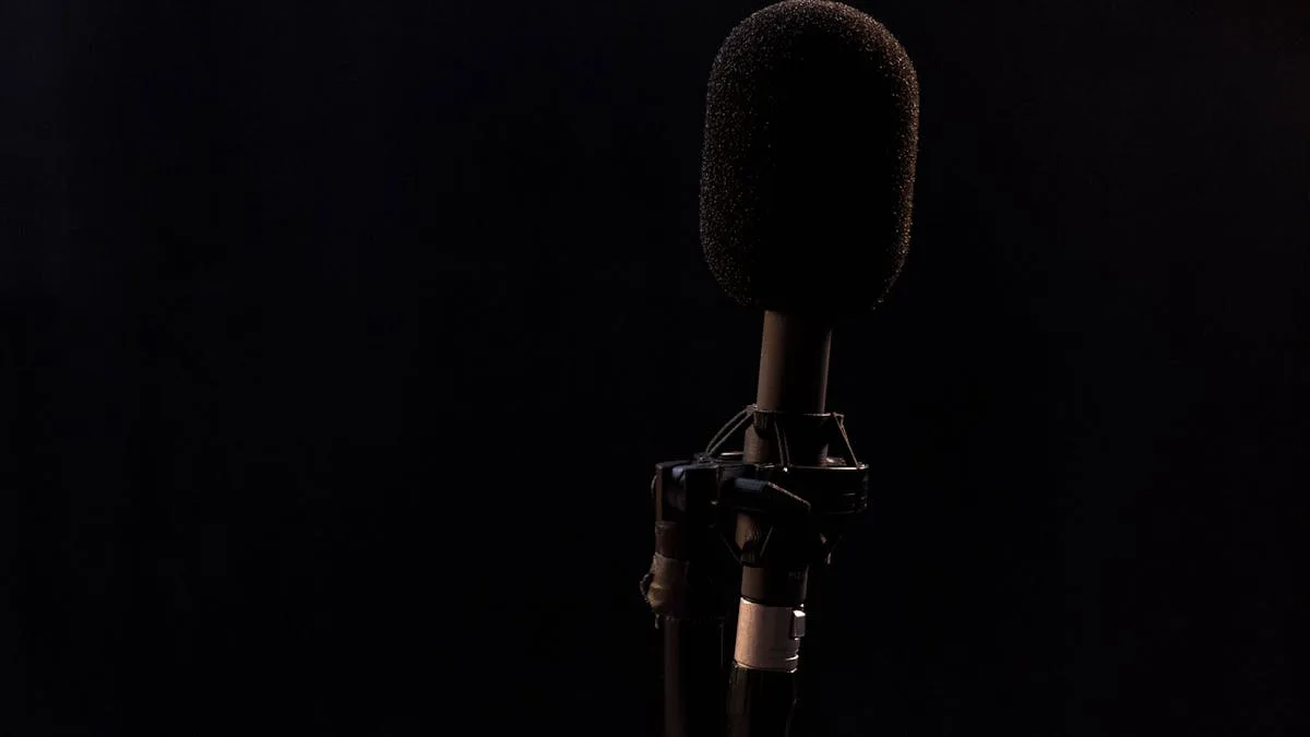 Micro de studio — voix IA et voix humaine